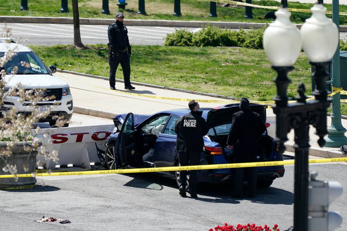 Muere policía y el atacante que lo embistió en un auto frente al Capitolio; el otro agente herido sigue hospitalizado