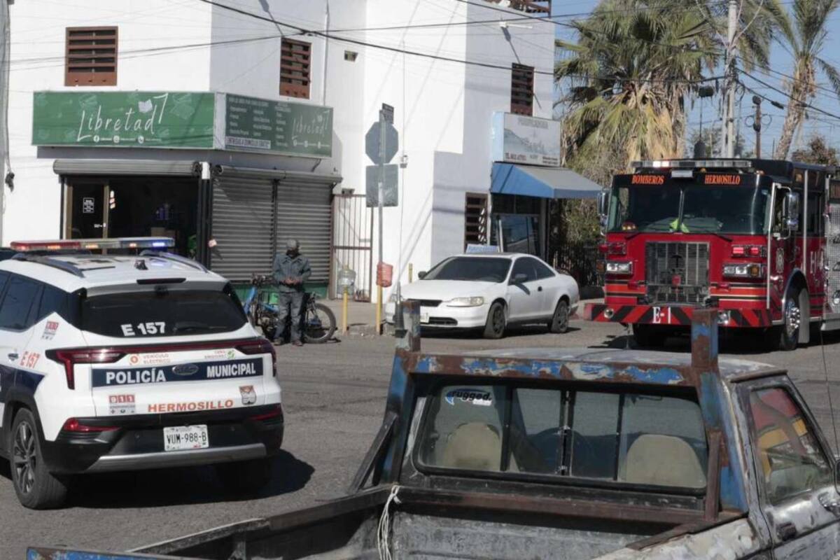 Incendio en canal bajo comercios provoca evacuación de 45 personas en colonia Jesús García