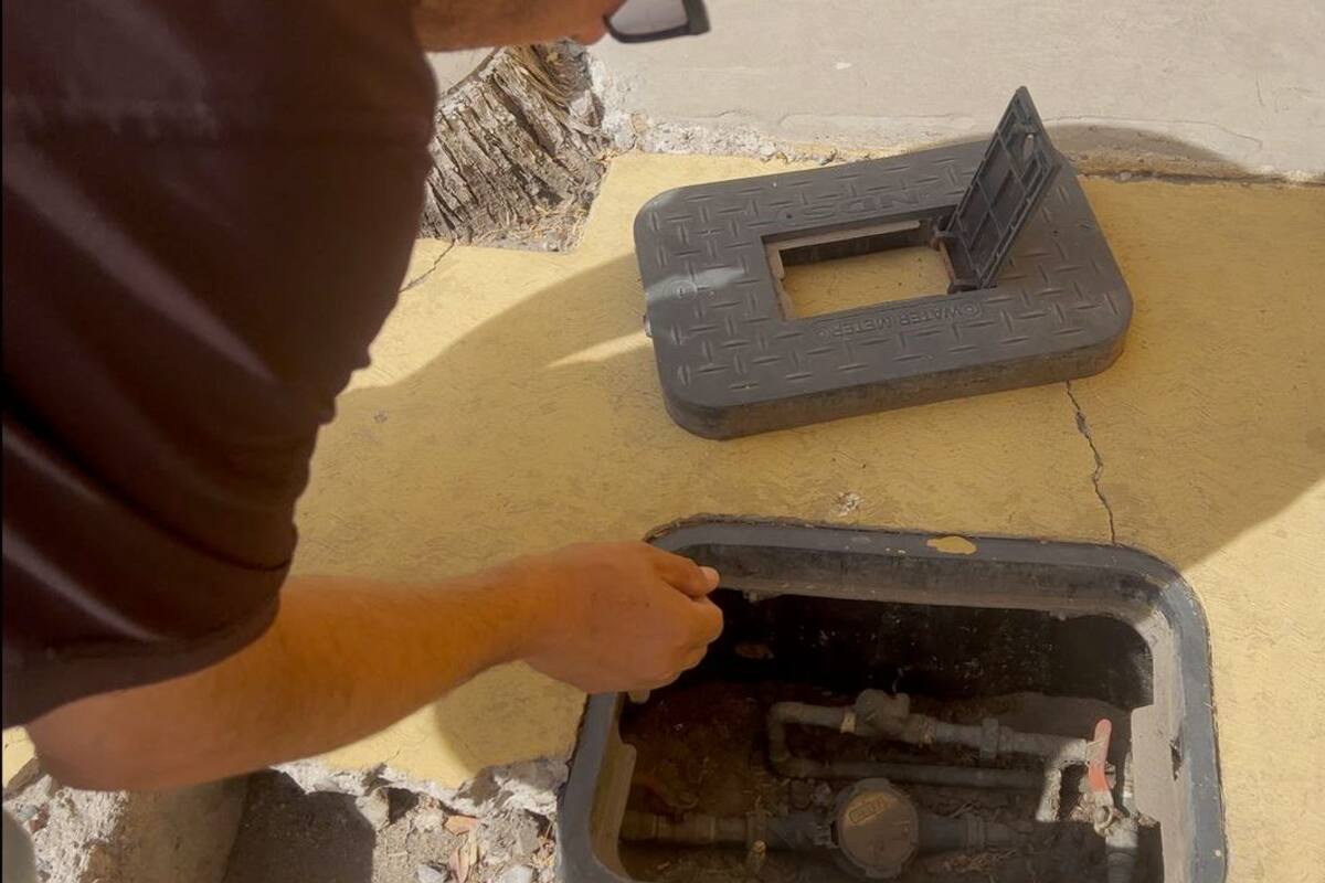 Sale brigada de Agua de Hermosillo a la caza de fugas