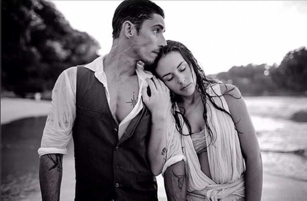 Zuria Vega y su esposo Alberto Guerra.