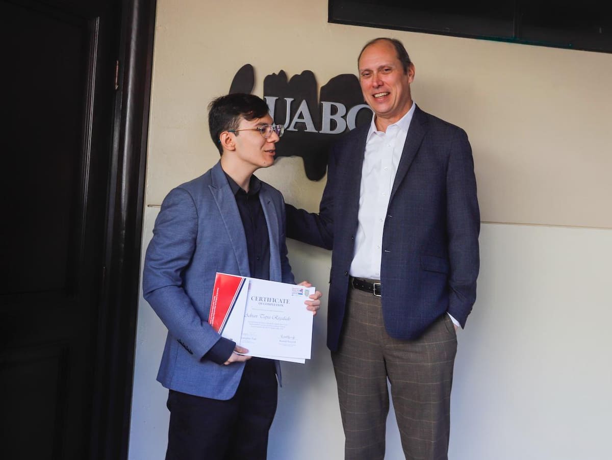 El programa E3 tuvo como objetivo fortalecer la preparación laboral de estudiantes del sector de semiconductores en México. Foto: Cortesia