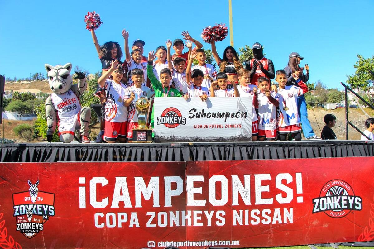 Se entregaron medallas y trofeos a los tres primeros lugares de cada una de las categorías.