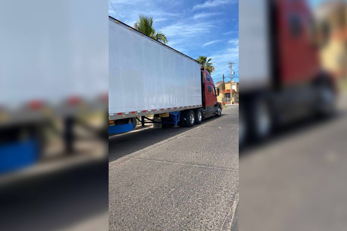 Detienen a chofer que transportaba 52 migrantes en tractocamión