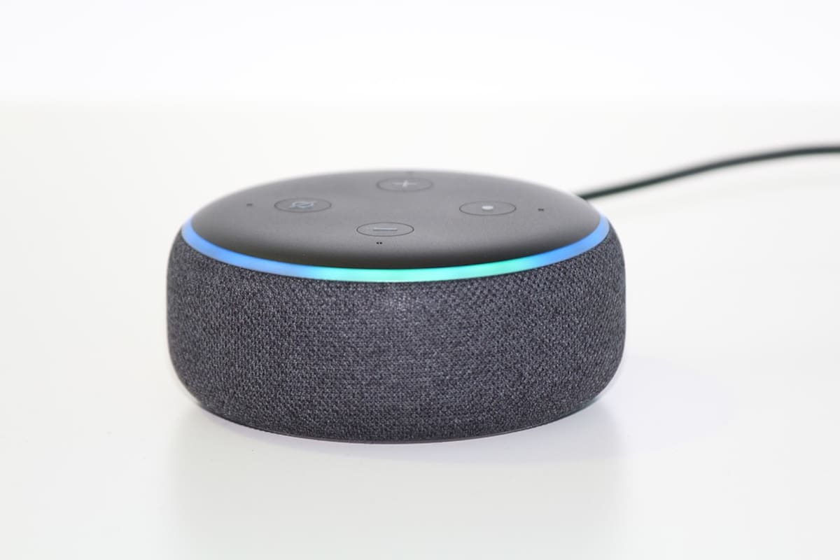 Le pide abuela a Alexa recen el Rosario