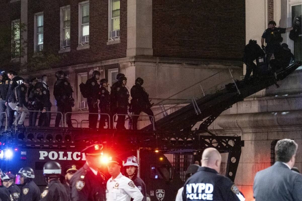 Policía desaloja a manifestantes de la Universidad de Columbia; cientos de personas fueron arrestadas