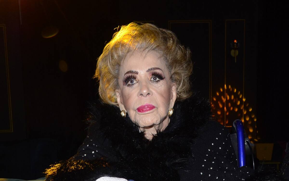 Silvia Pinal sigue recuperándose luego de ser hospitalizada.