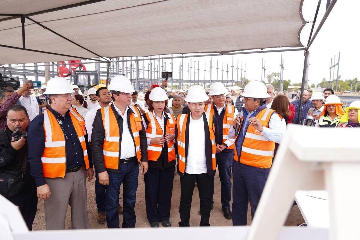 Constata Gobernador de Sonora avances del Hospital, entrega becas y apoyos de vivienda en Navojoa