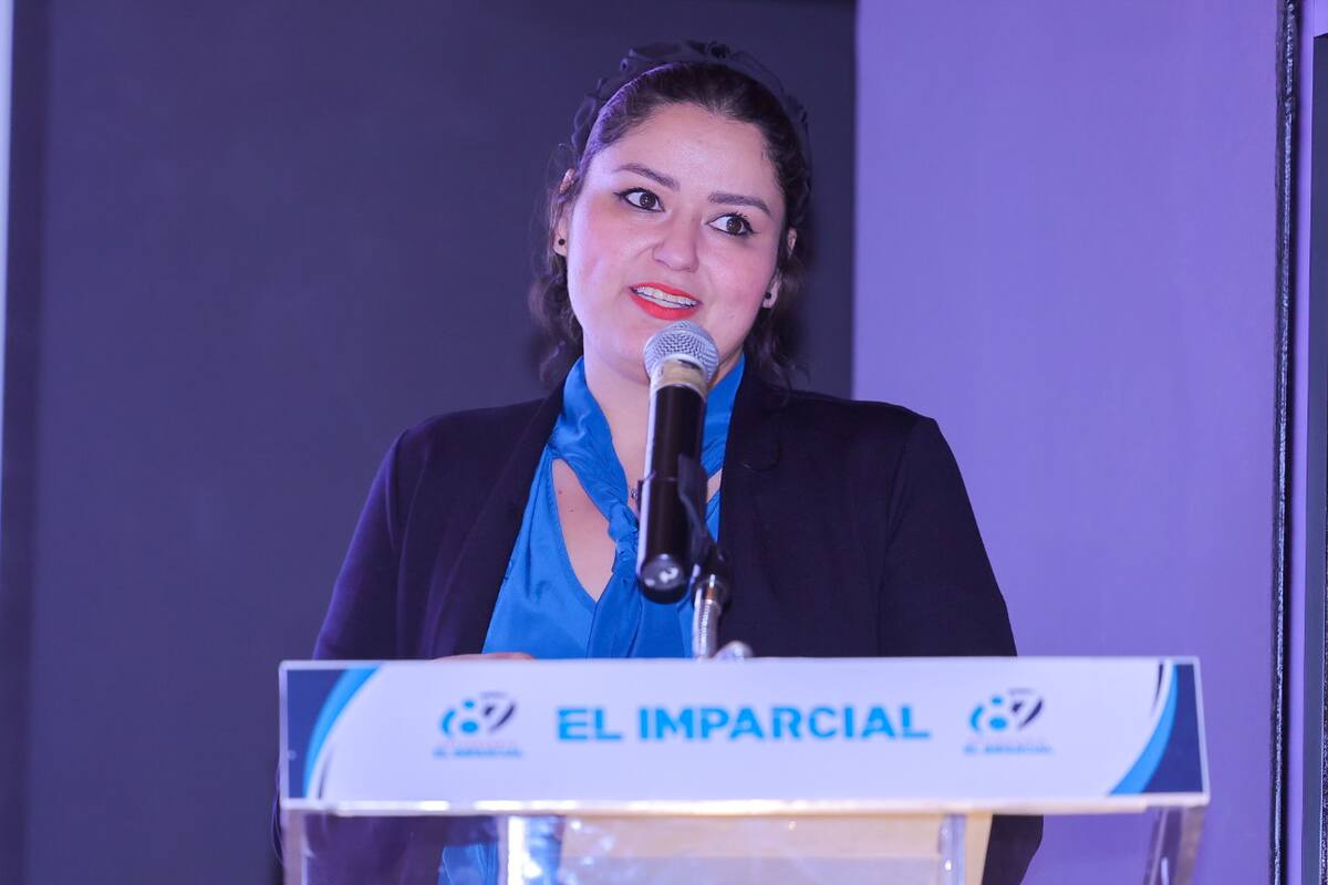 A nombre del personal de EL IMPARCIAL, Diyeth Arochi, del área editorial, dio el mensaje.