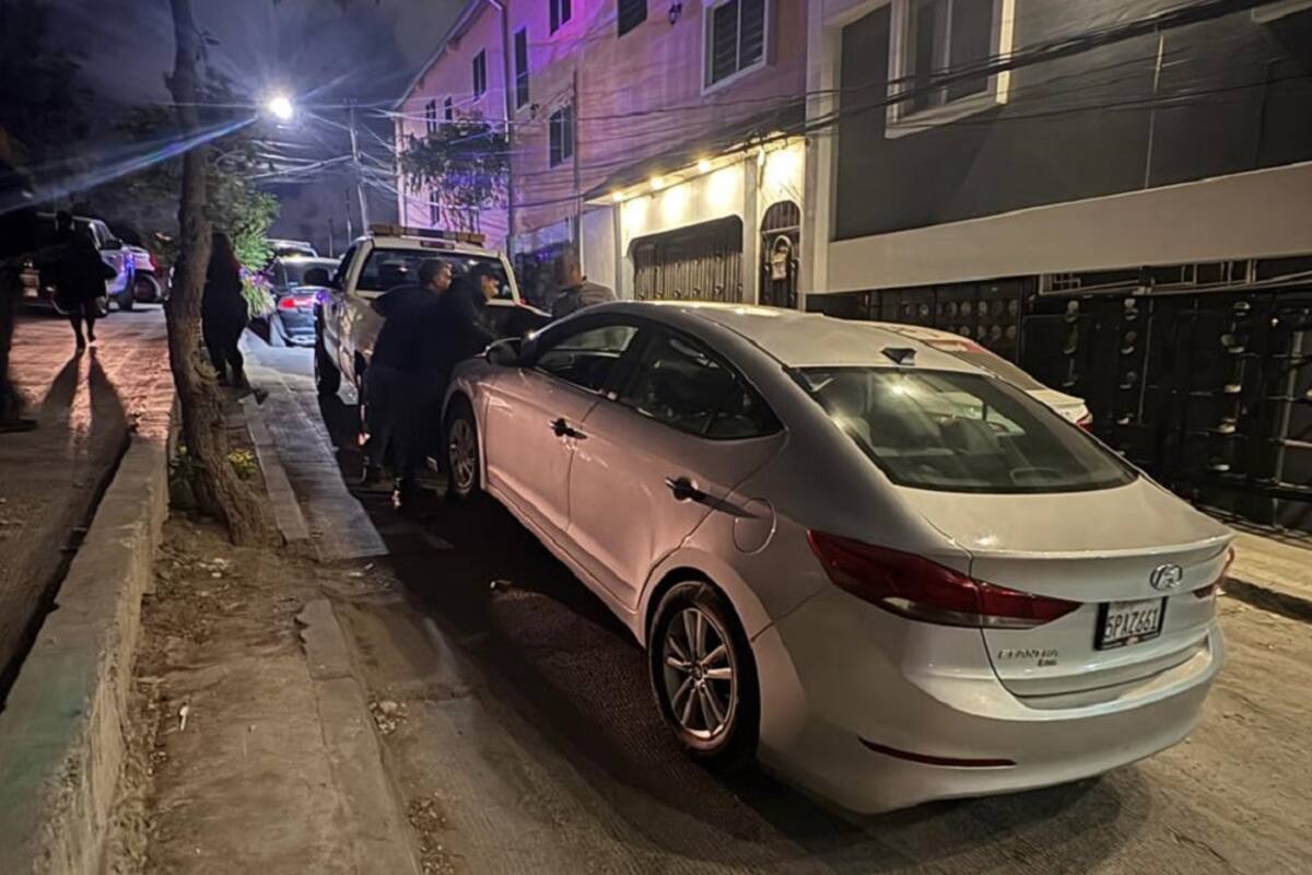 Fiscalía de Tijuana recupera dos vehículos robados tras cateo en Camino Verde