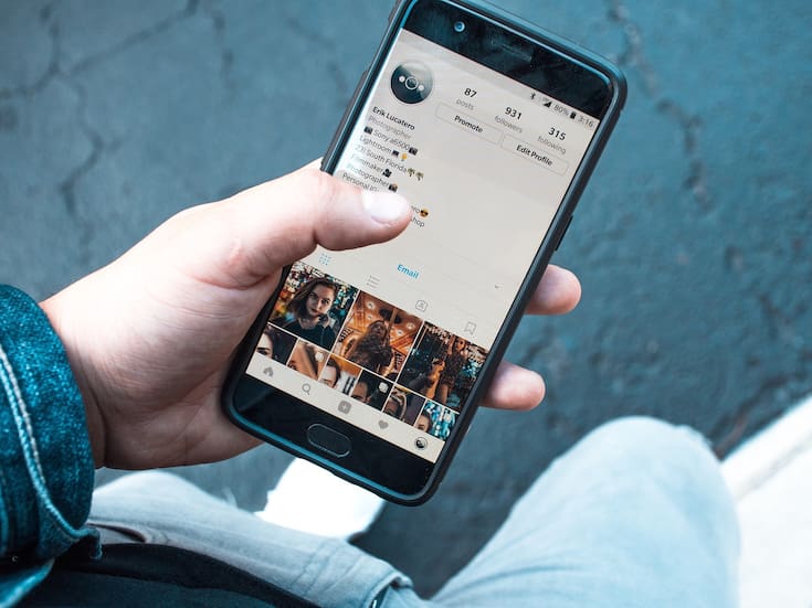 ¿Tu pareja puede “leerte la mente”? Cómo la tecnología se convierte en el arma secreta del abuso