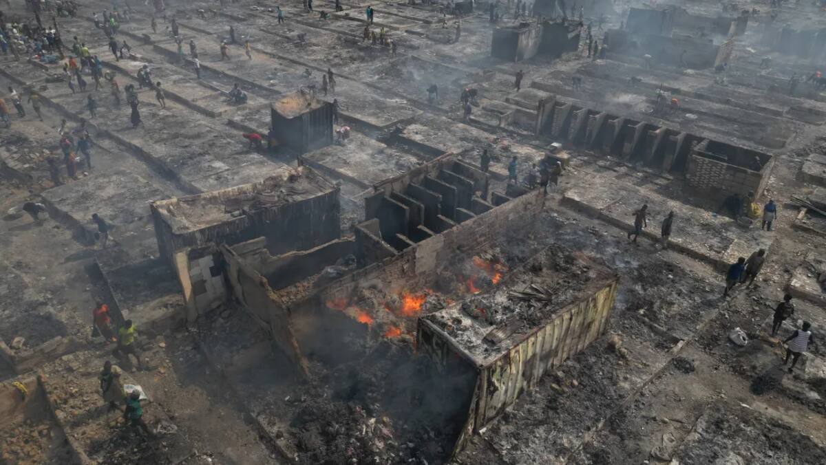 Vista aérea del incendio en mercado en Ghana. - CNN. - Getty Images.