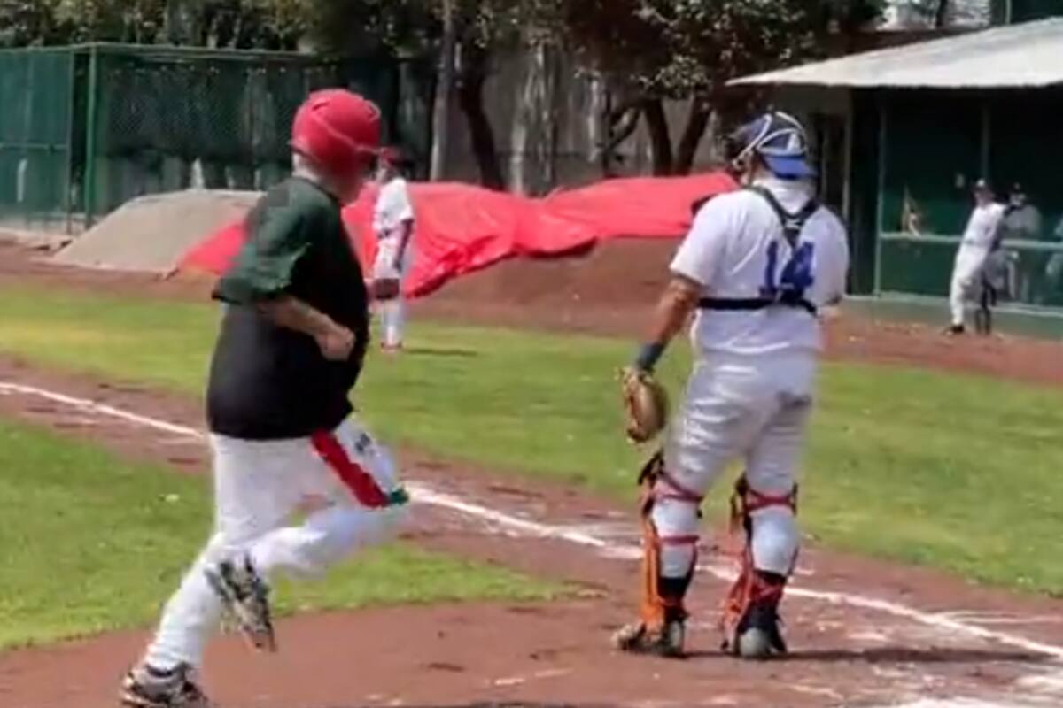 Mañanera de AMLO: Presidente de México sufre desgarre jugando beisbol; “me desgarré poquito y todavía batié”, cuenta López Obrador