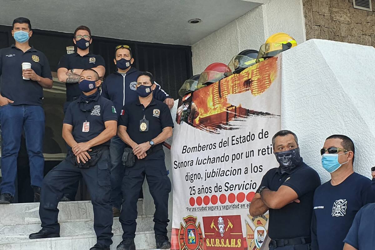 Se manifiestan bomberos y policías solicitando jubilación a los 25 años de servicio