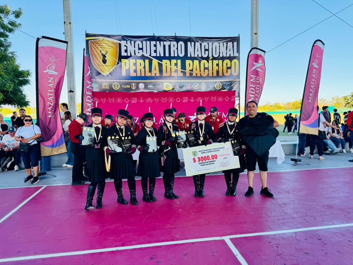 Bajo la instrucción de Alan Salas, las alumnas llegaron al nacional como tetracampeonas de zona escolar, campeonas municipales y con primeros lugares en competencias estatales.│Foto: Cortesía
