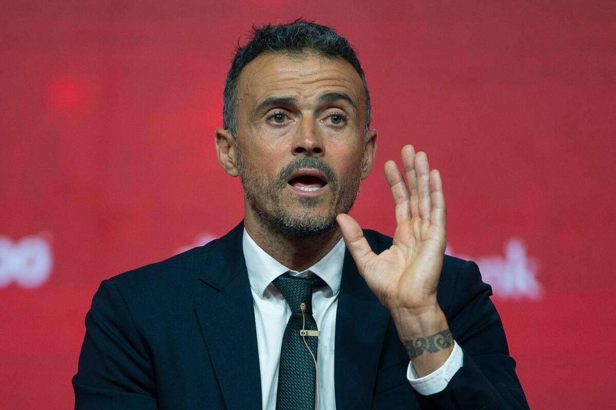Regresa entrenador de selección española tras muerte de su hija