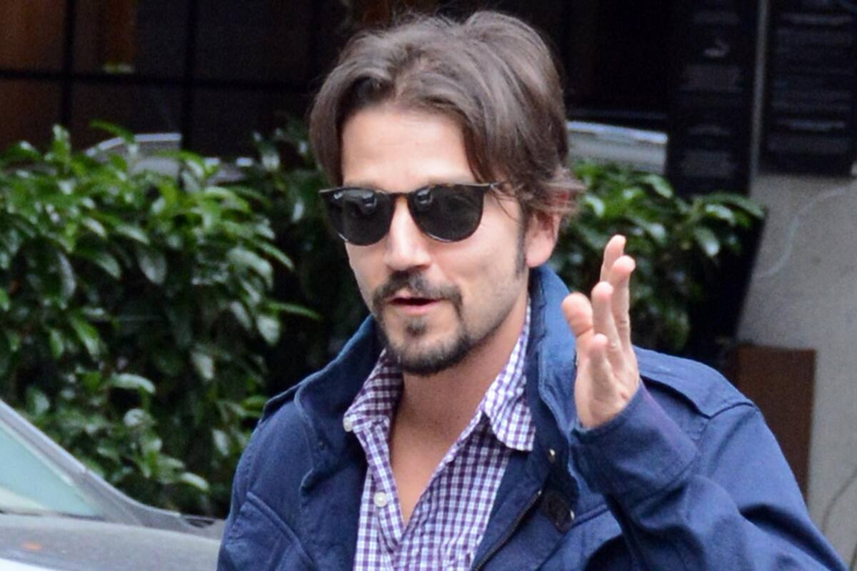 Diego Luna comparte que el 2022 fue un año complicado y retos de la paternidad