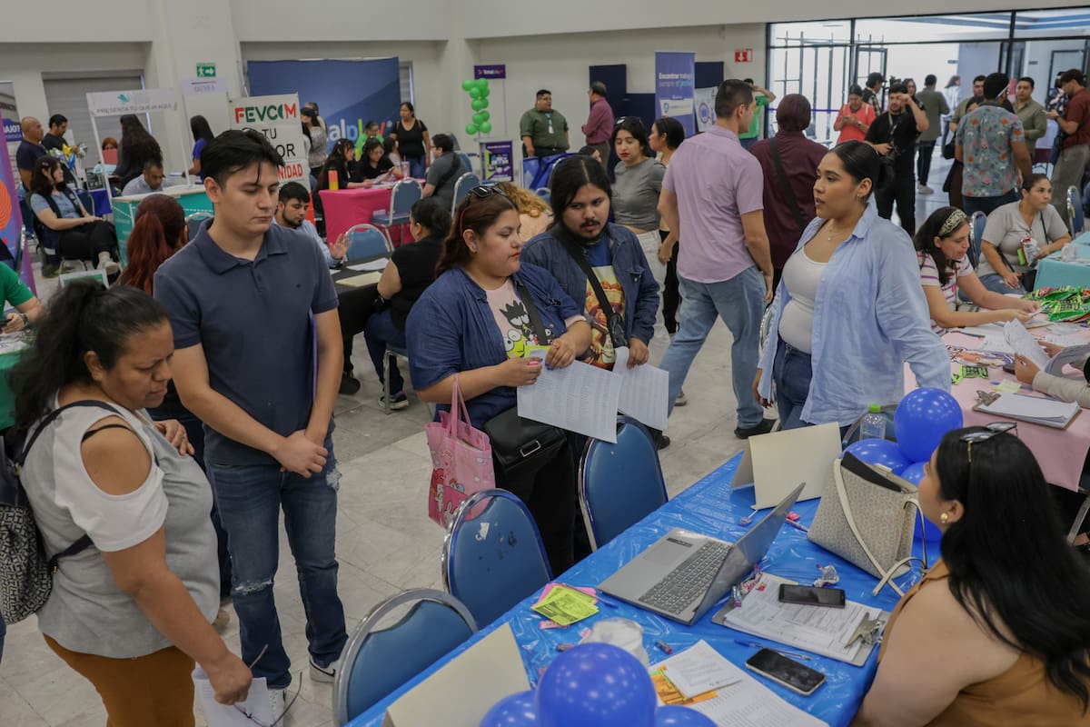 Ofertan más de 1 mil vacantes en feria de empleo