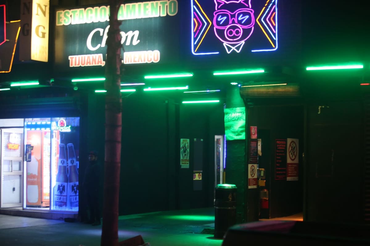 Asesinan a hombre dentro de bar en calle Sexta en Zona Centro de Tijuana