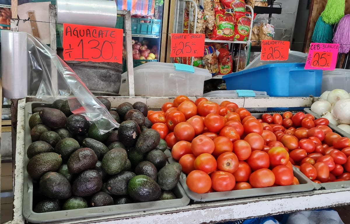 En los alimentos que persiste la inflación es en aguacate, la uva, calabacita y las carnes. FOTO: BANCO DIGITAL