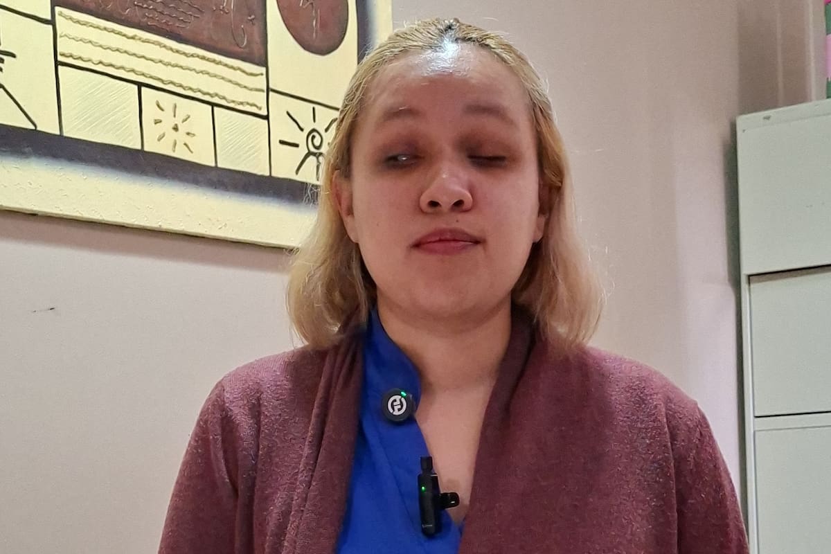 “No me cierren las puertas antes de aprender”: profesionista con discapacidad visual busca una oportunidad laboral en Tijuana
