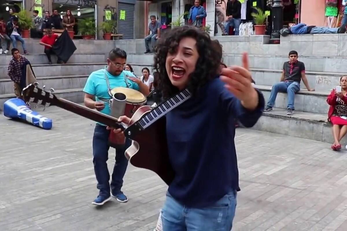 "Detienen" a Flor Amargo por cantar en el Metro