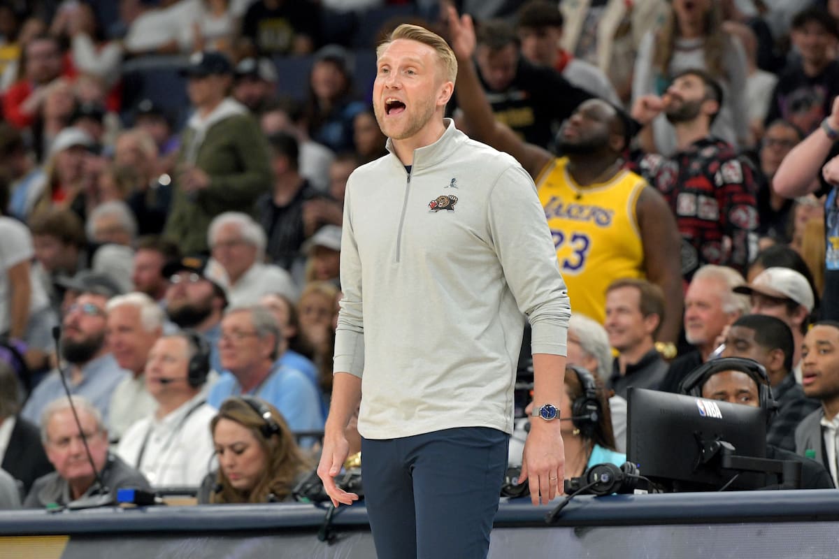 Tuomas Iisalo, coach de los Grizzlies de Memphis. (AP Foto/Brandon Dill)