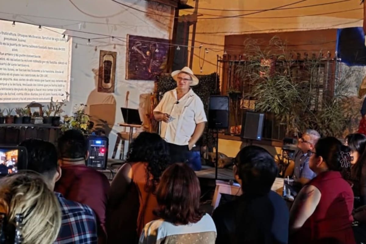 “Seguiré sembrando letras sobre surcos de papel”, promotor cultural celebra 600 tertulias literarias