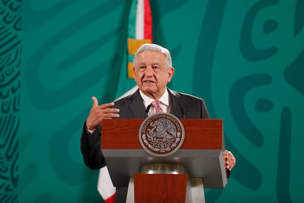 El presidente de México, Andrés Manuel López Obrador, habla durante una conferencia de prensa matutina en el Palacio Nacional, hoy, en Ciudad de México (México). EFE/ José Méndez