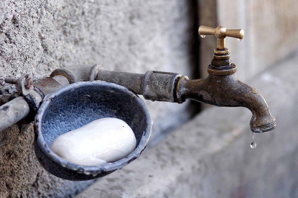 Padecen falta de agua en Camino Verde