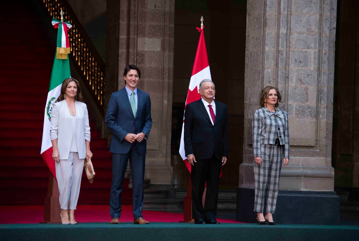 Andrés Manuel López Obrador, presidente Constitucional de los Estados Unidos Mexicanos y Beatriz Gutiérrez Müller, esposa del presidente de México encabezan ceremonia de bienvenida por la visita oficial de Justin Trudeau, primer ministro de Canadá y su esposa Sophie Grégoire, en el Patio de Honor de Palacio Nacional.