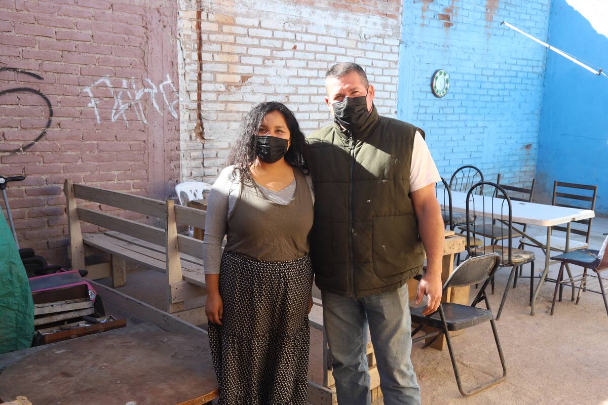 Hermosillo: Blanca y su esposo Cid brindan cenas a 30 niños para que duerman sin hambre