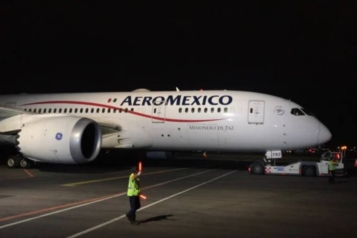 Avión con insumos médicos llega a México desde China