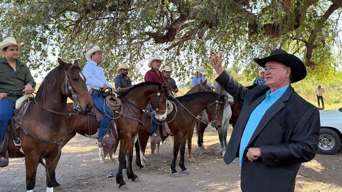 Cabalgata recorre comunidades de Bácum para homenajear al Padre “Nacho”. Foto: Especial