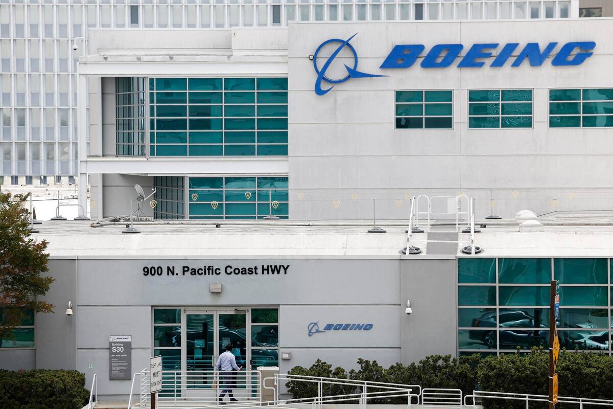 El CEO de Boeing se reduce sueldo y anuncia despidos temporales por huelga