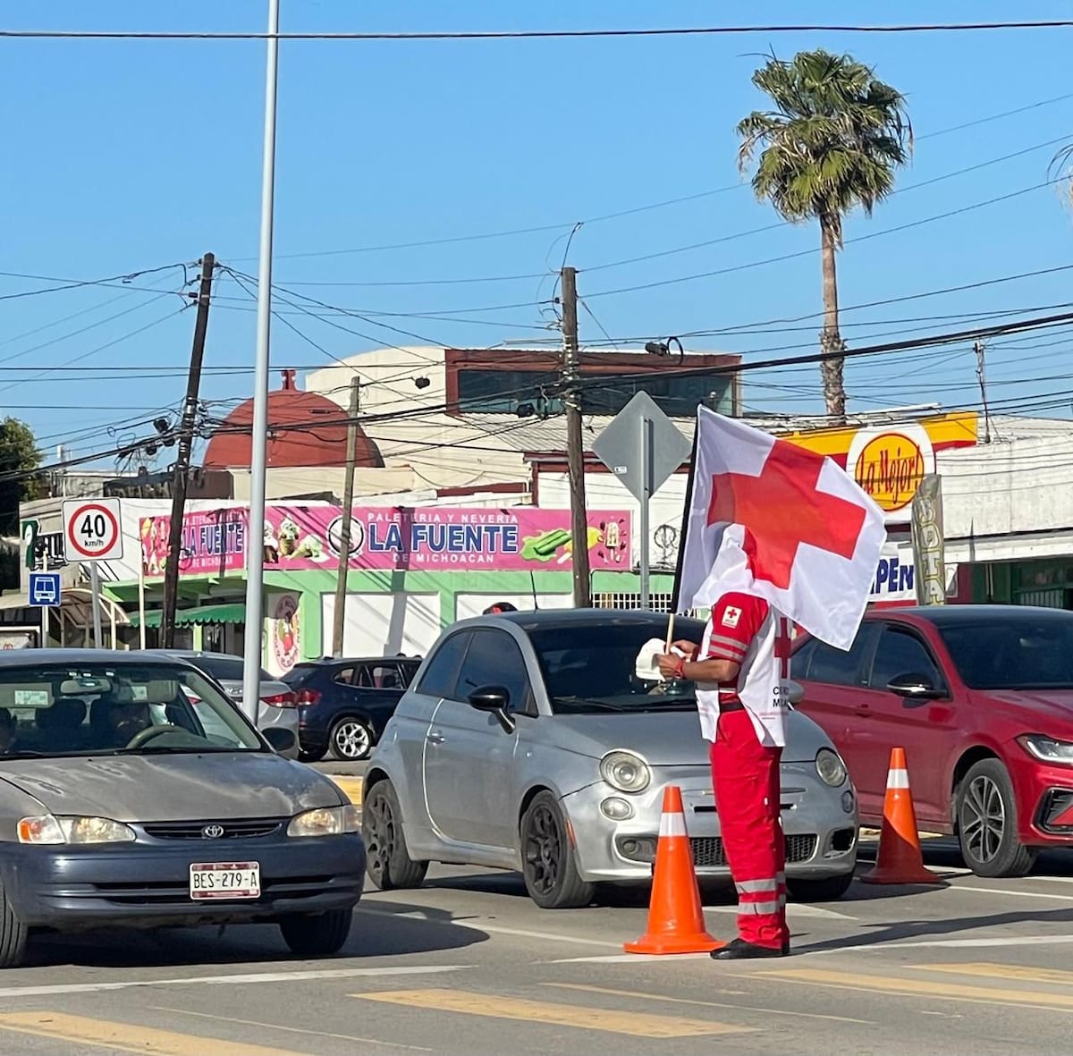 La Cruz Roja de Rosarito inició la Colecta Nacional 2026 con una meta de recaudar alrededor de 2 millones de pesos para fortalecer la operatividad del servicio de ambulancias, que se brinda de manera gratuita a la población. Foto: Carmen Gutierrez