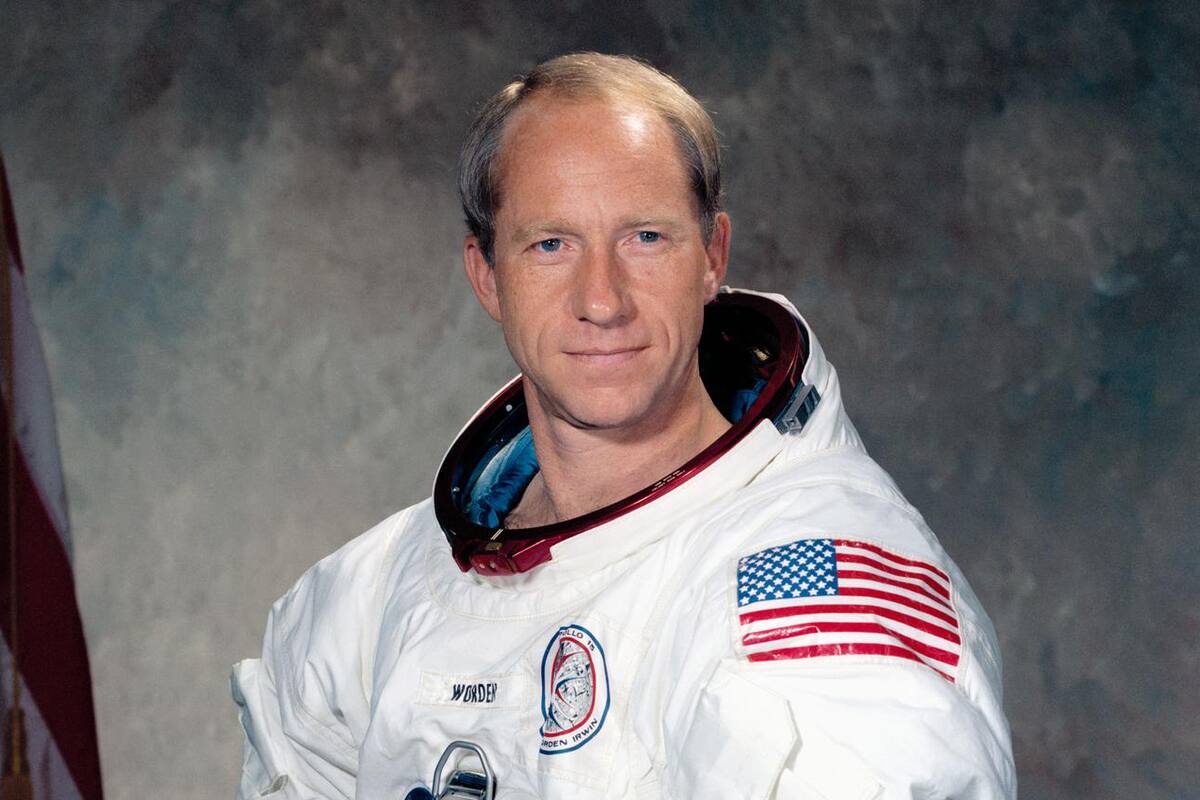 Muere Al Worden, astronauta del Apollo 15