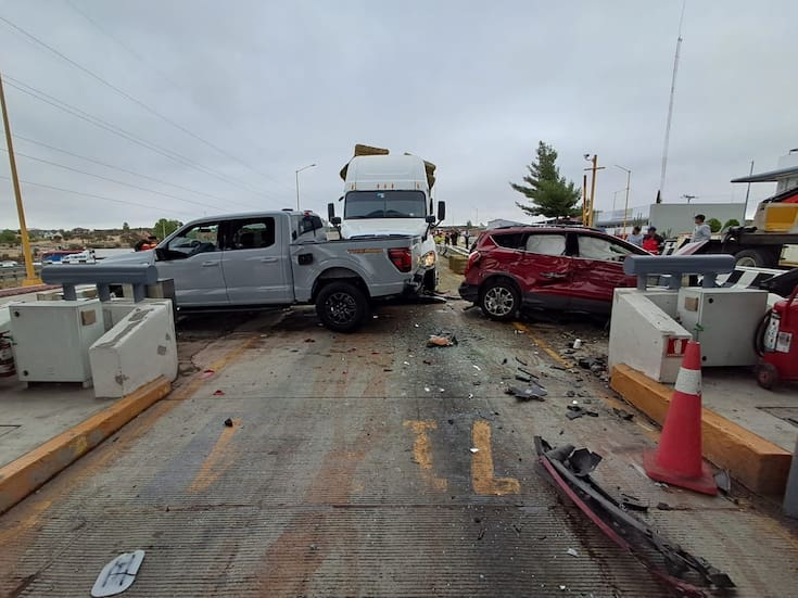 Tráiler provoca choque múltiple en caseta de El Hongo; hay lesionados y cierre total de la autopista