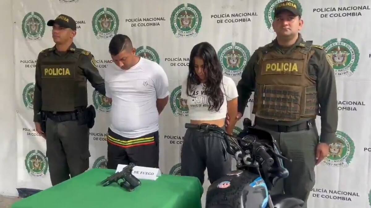 La joven de 22 años es conocida por su “carácter recio” y su habilidad en el manejo de armas. Foto: Captura de video/X
