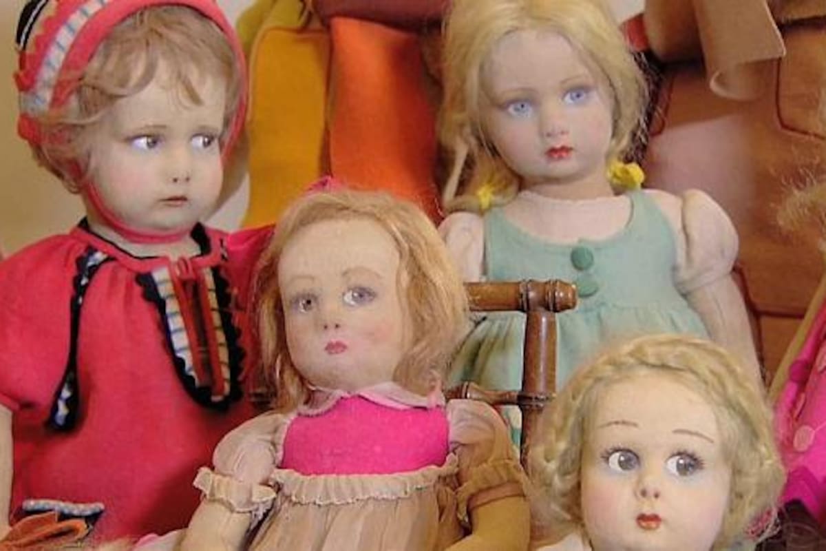 Encuentra en su nueva casa un cuarto secreto llena de muñecas