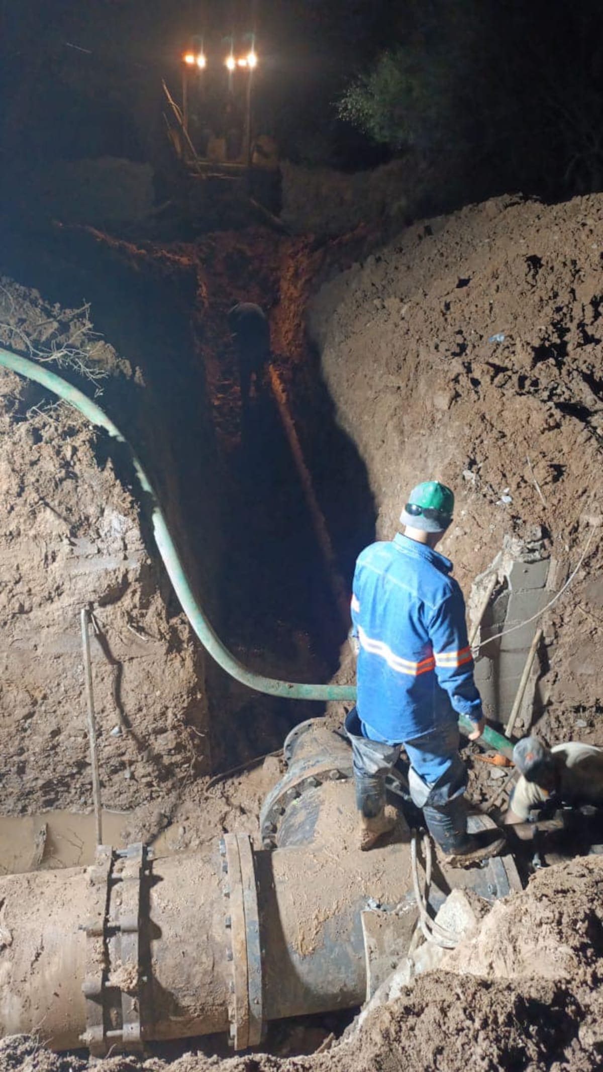 Se esperaba que los trabajos terminaran anoche, y que hoy se reanude
paulatinamente el servicio. Fueron 77 las colonias afectadas. FOTO: ESPECIAL