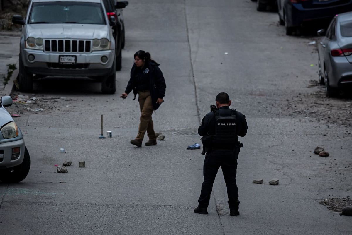 Las víctimas fueron atacadas a balazos cuando viajaban en un vehículo; paramédicos confirmaron que ambos murieron en el lugar. Foto: Leonardo González