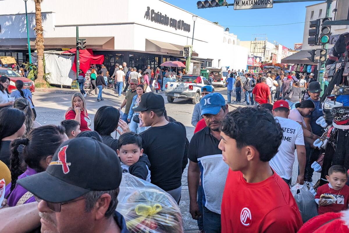 Abarrotan el Centro de Hermosillo por compras navideñas