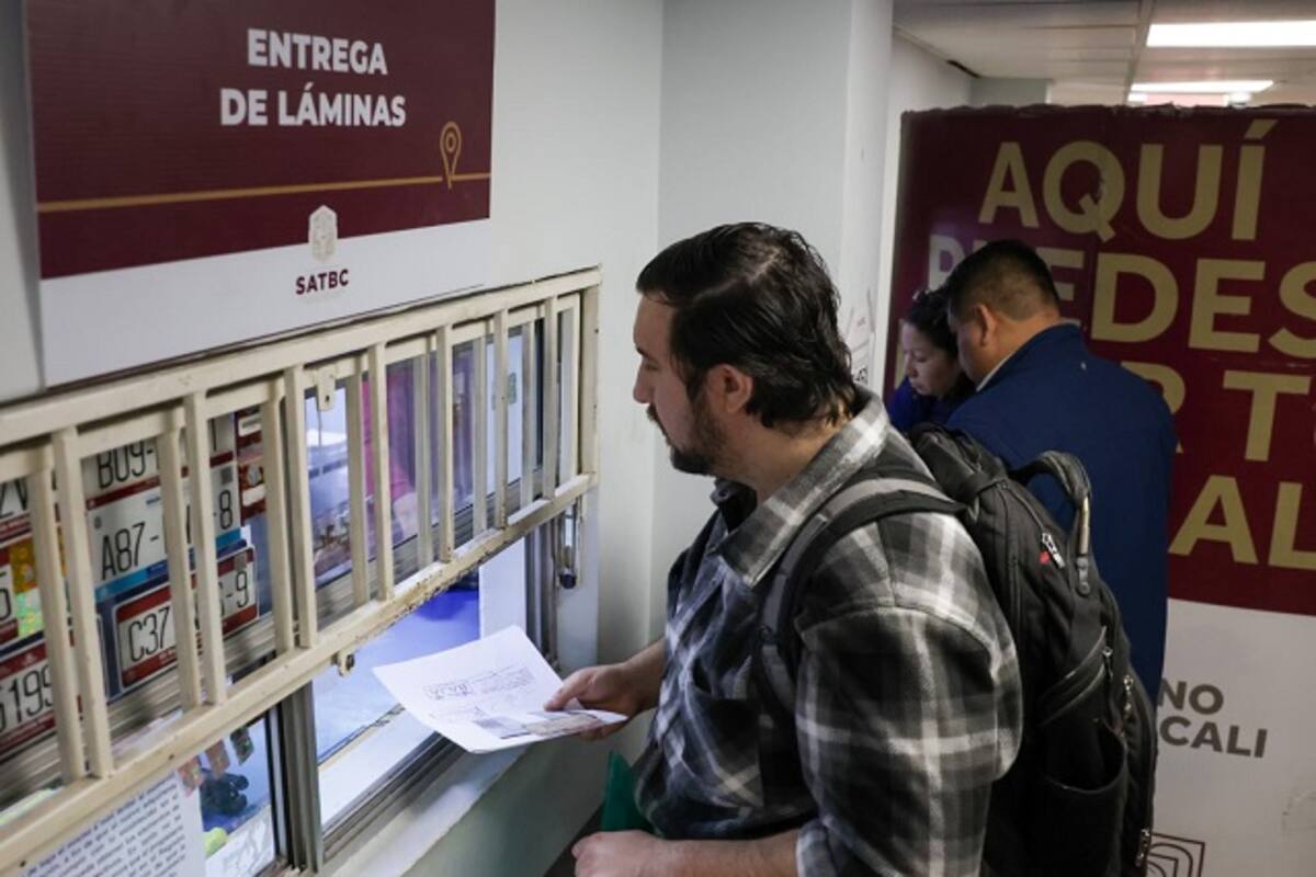 Largas filas para realizar el trámite de revalidación de la tarjeta de circulación