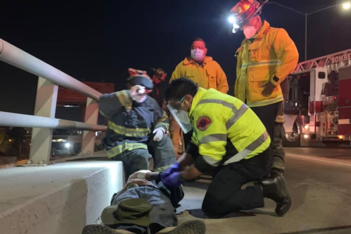 Ponen bajo resguardo a hombre que trató de tirarse de puente