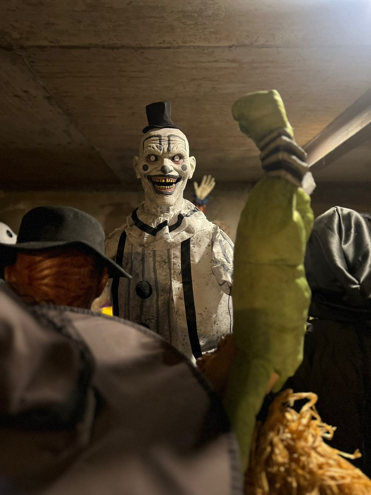 Conocida por su colección de más de 50 figuras animatrónicas, incluirá este año personajes nuevos como Valak (la monja), Gremlin y Leprechaun. Fotos:Cortesía