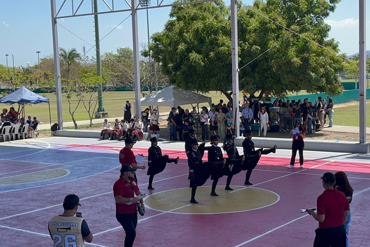 Compite escolta de secundaria No. 14 en certamen nacional en Mazatlán