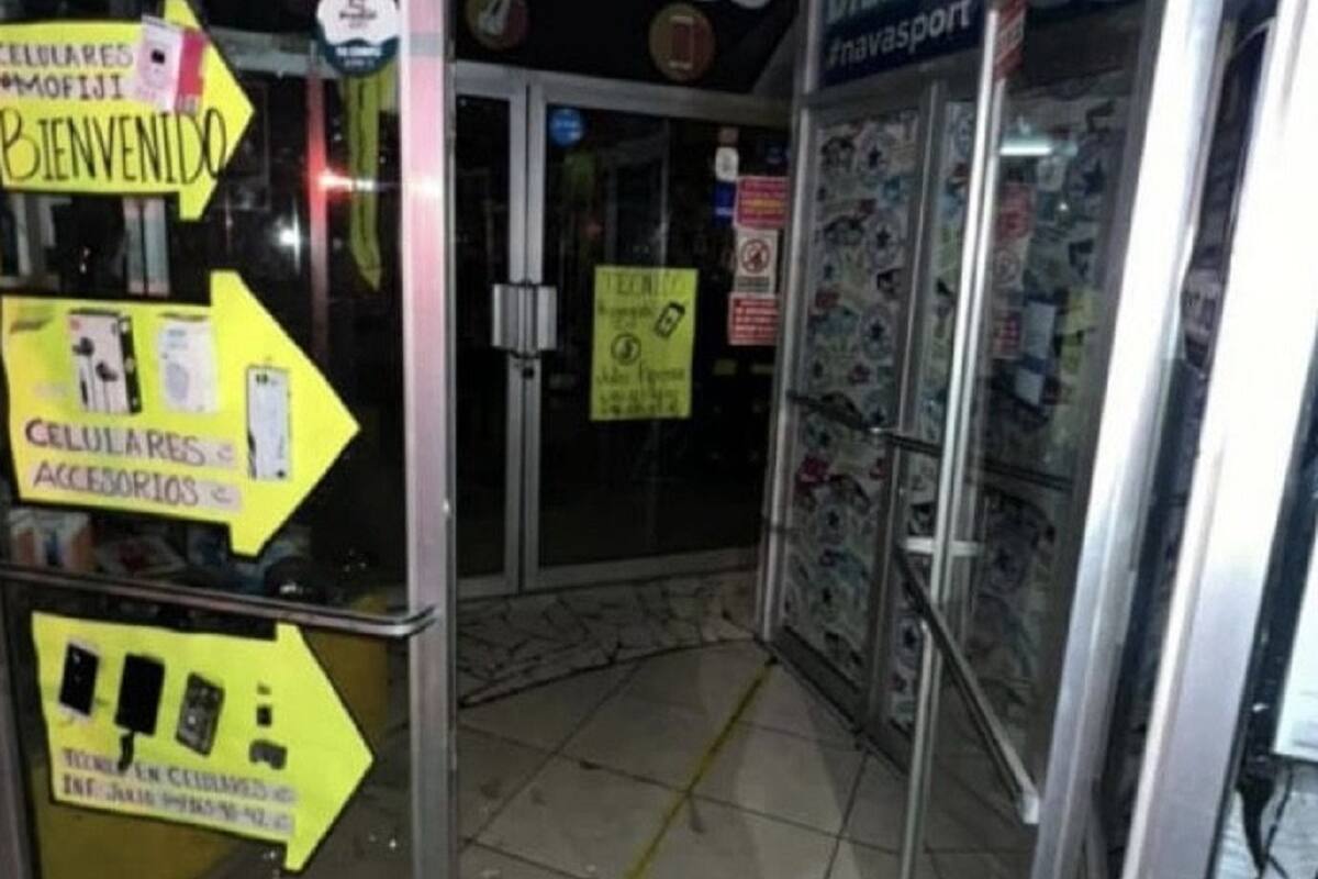 Detienen a sujeto robando 15 celulares