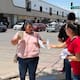 Maestros realizan volanteo y entregan agua en el centro de Ciudad Obregón durante su cuarta semana de movilizaciones por demandas laborales