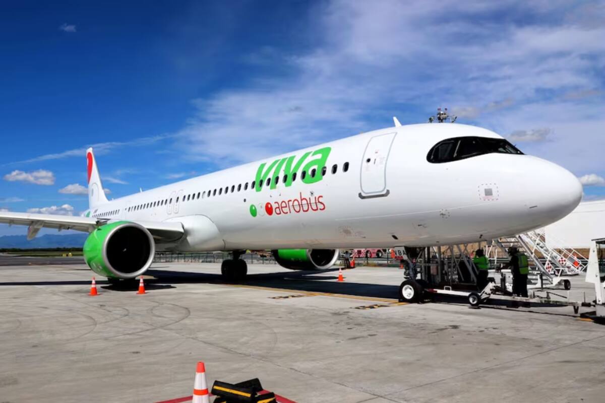 Avión de Viva Aerobus estuvo a punto de chocar en el AIFA luego de recibir autorización para despegar mientras dos vehículos seguían en la pista, lo que obligó al piloto a modificar la maniobra para evitar el riesgo