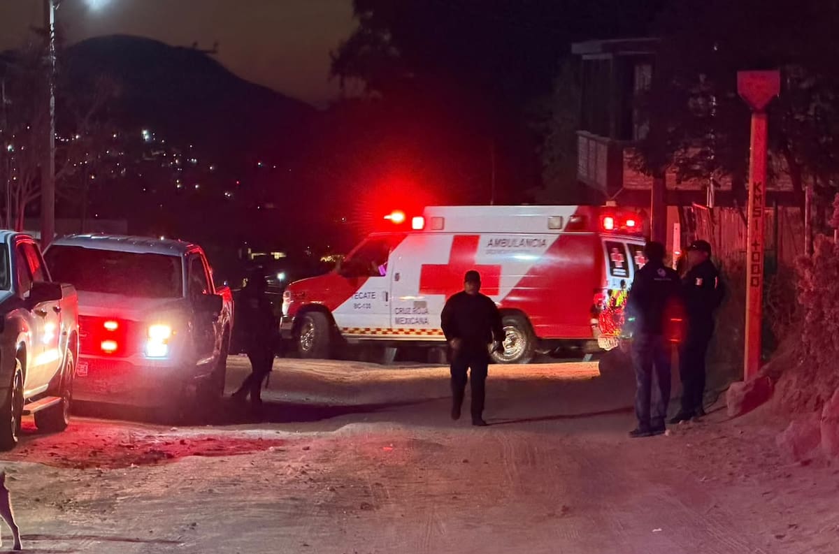 Una agente de la Fuerza Estatal de Seguridad Ciudadana murió y otras dos personas resultaron lesionadas durante un ataque armado en la colonia Nido de las Águilas, en Tecate, la tarde del 26 de octubre. Foto: Cortesía / Border Zoom